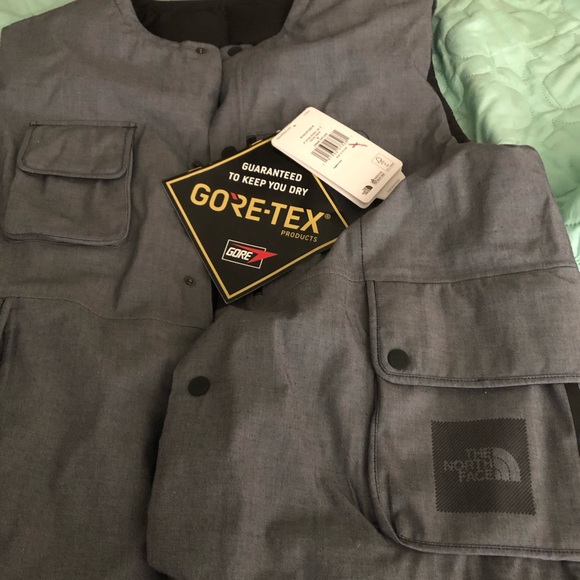 The north face and goretex vest. Reversible - Picture 1 of 7